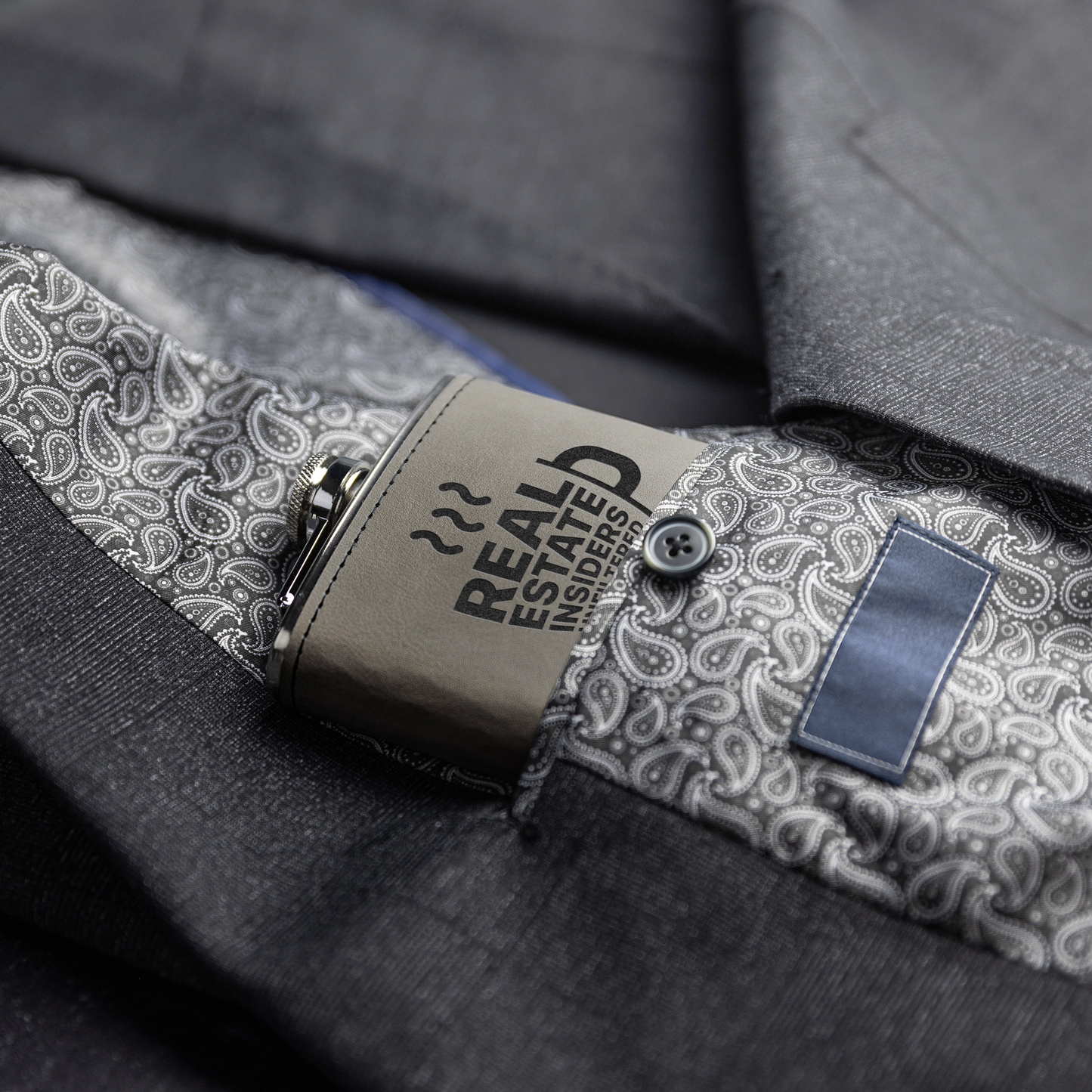 Insiders_Flask_Grey_Lifestyle_Mockup.png